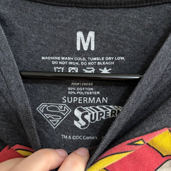 DC Comics Superman Logo Tee in Gray and Red Boys Youth Medium - Picture 3 of 4